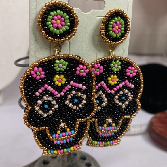 Adorable Sugar Skull fully beaded earrings - Picture 2 of 3